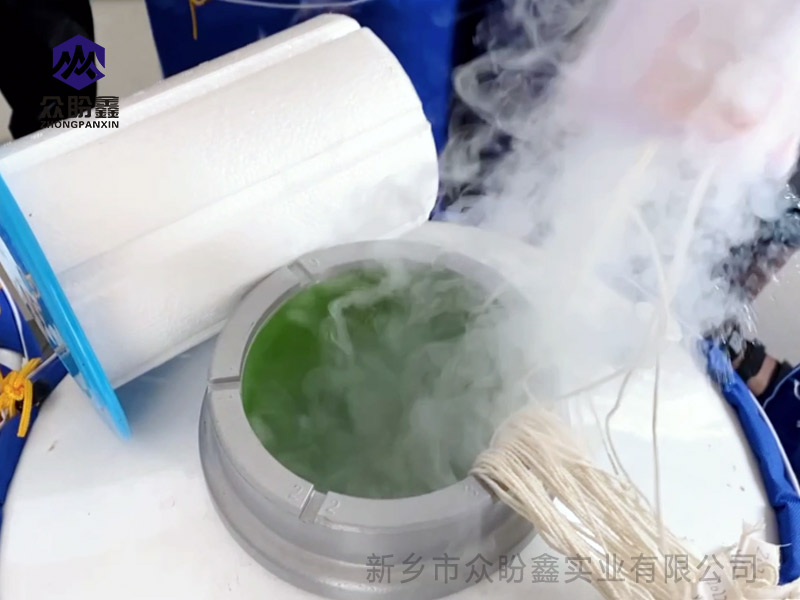 液氮罐产生的大量白色气体是什么？